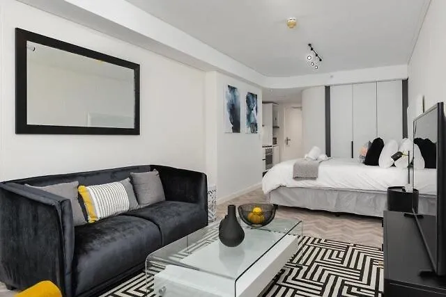 City Centre Studio With Patio Cape Town Apartment
